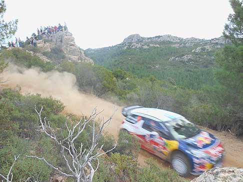 Rally WRC - La Citroen di Mikko Hirvonen sul tracciato rally del WRC in Sardegna. Foto by Automania